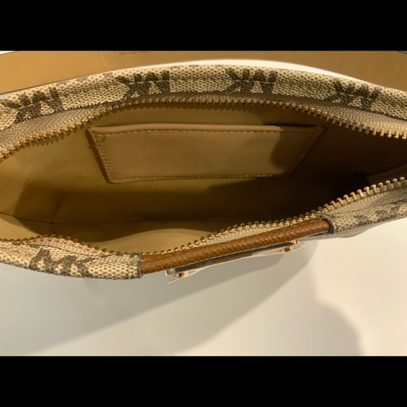 MICHAEL KORS FANNY PACK - Picture 4 of 4